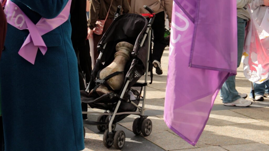 baluster with purple flag crowd